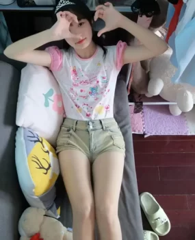 白皙肌肤嫩白内射00后