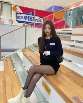 江岸区某商场导购女孩