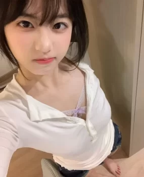 又粉又嫩的00后