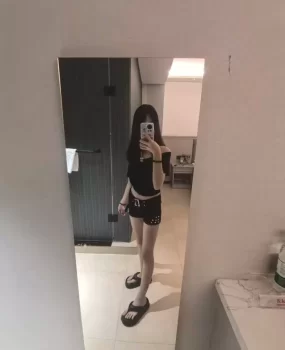 18岁的小妹，瘦瘦的体验挺好