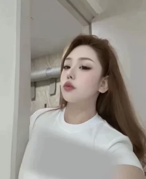 19超高颜值小姐姐