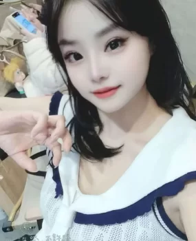 年轻漂亮的小姐姐