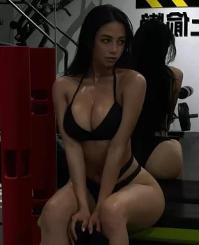 健身房美女教练刚下海