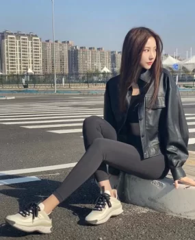 紧身裤性感健身妹妹身材好灵活