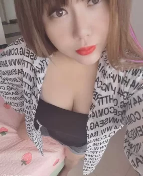 很巴适的微胖妹妹