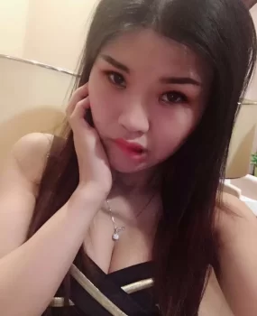 大屁股大嘴巴楼凤,口活不错