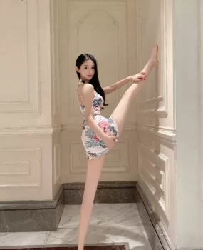 南京极品美人美腿丝袜高跟诱惑
