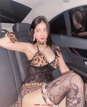 性感小姐姐奶子大一双大白长腿逼紧耐操